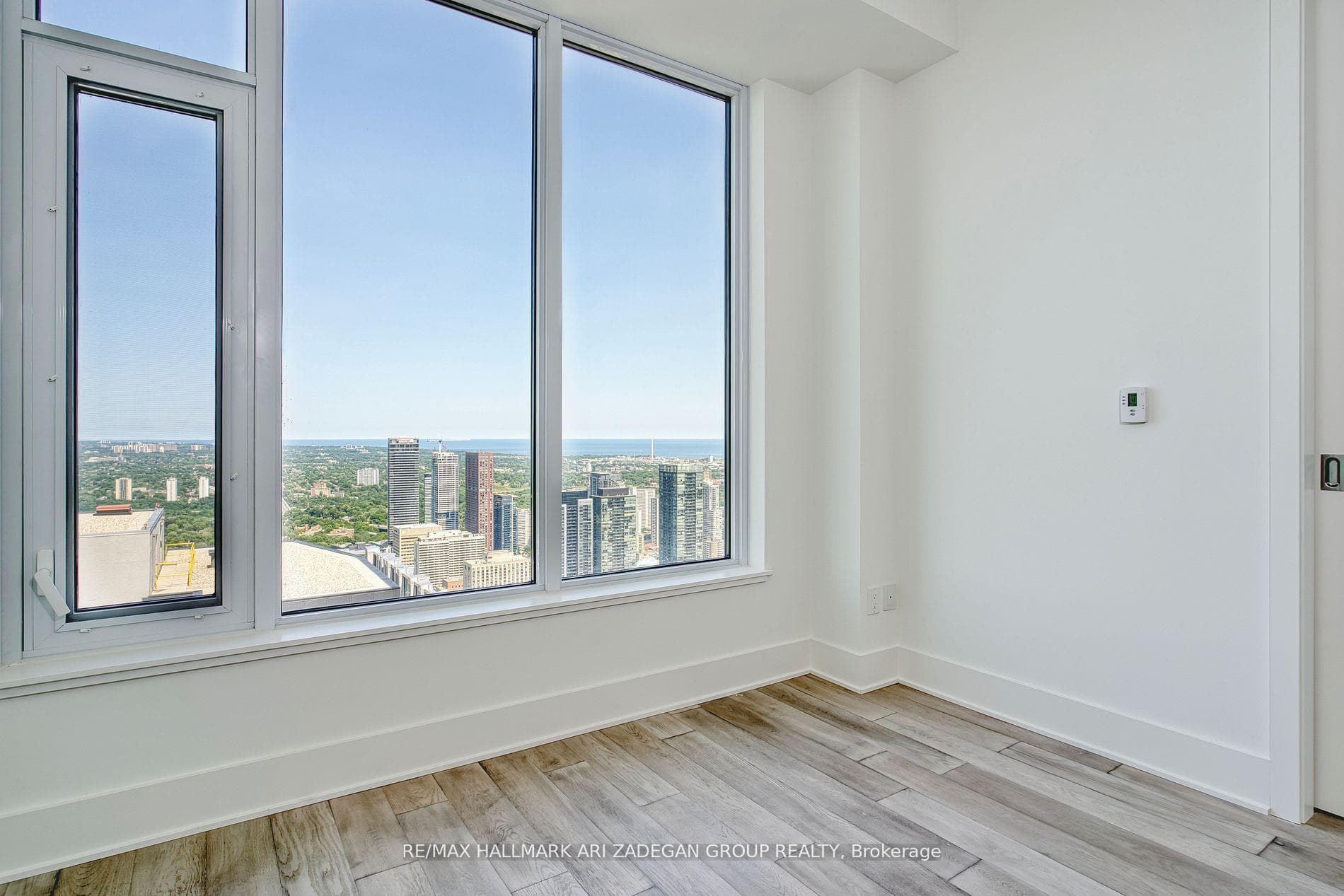 11 Yorkville Avenue Unit 5806 photo 13