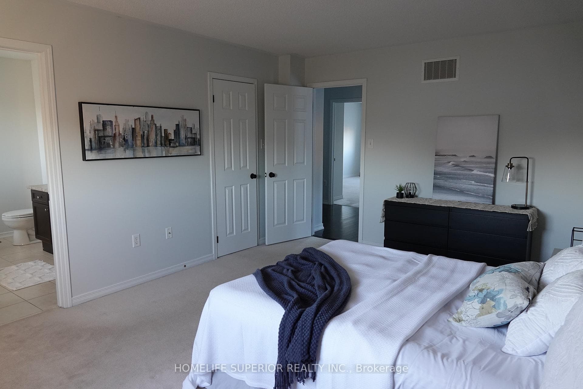23 Laprade Square photo 18