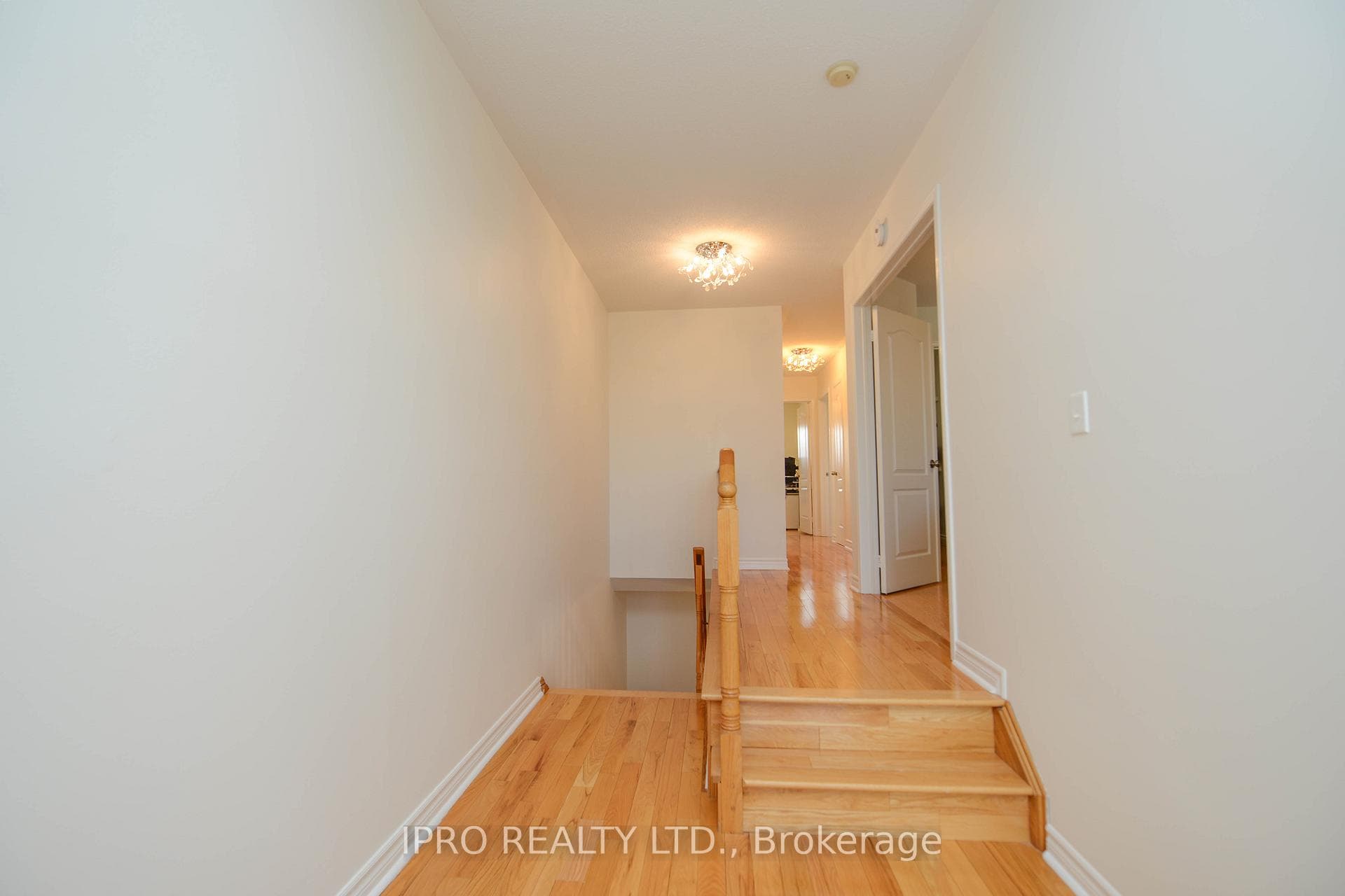 6813 Bansbridge Crescent photo 24