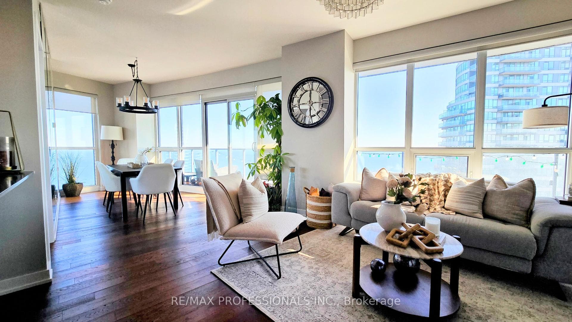 Corner Unit w/Panoramic SW Views