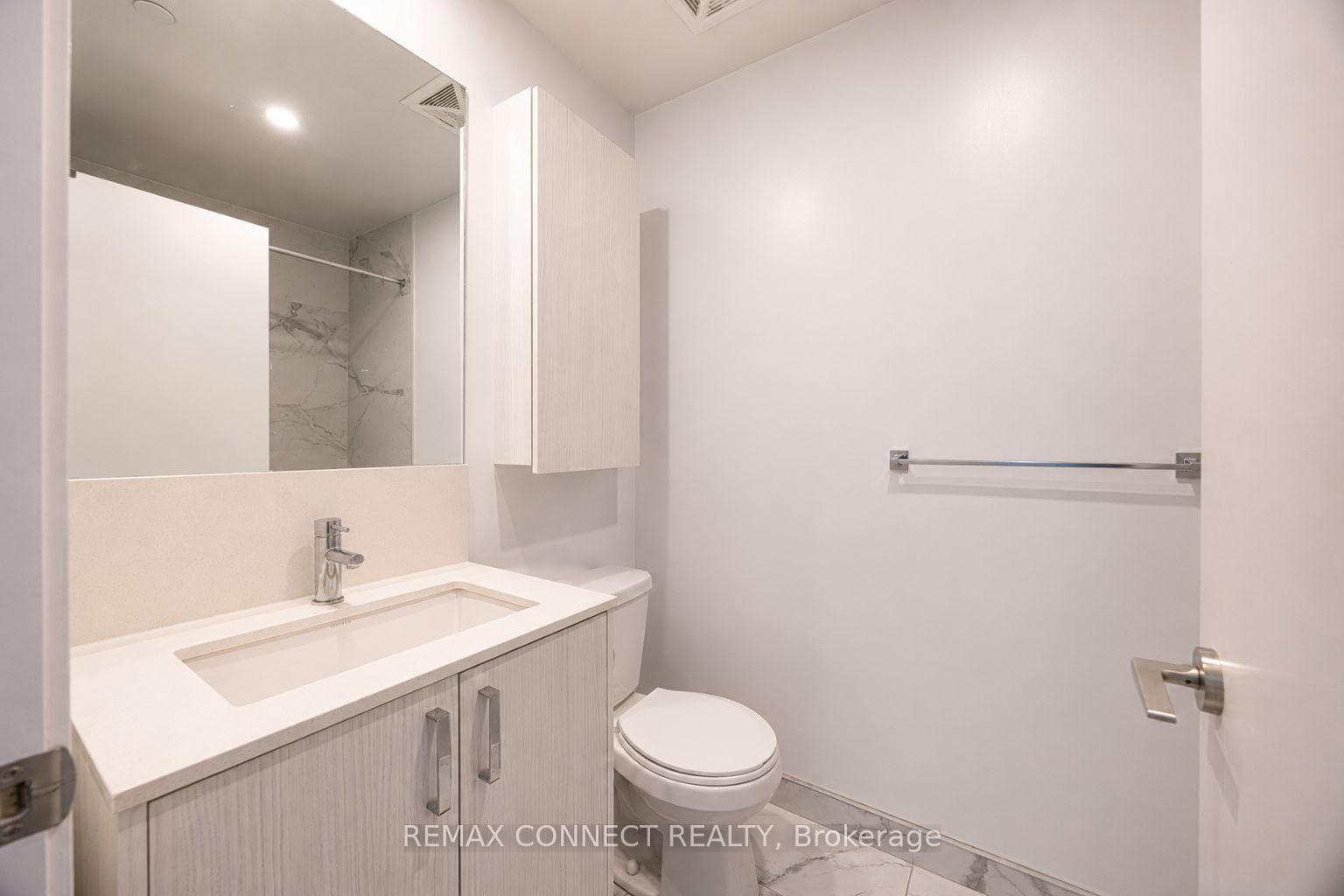1787 St Clair Avenue Unit 818 photo 8