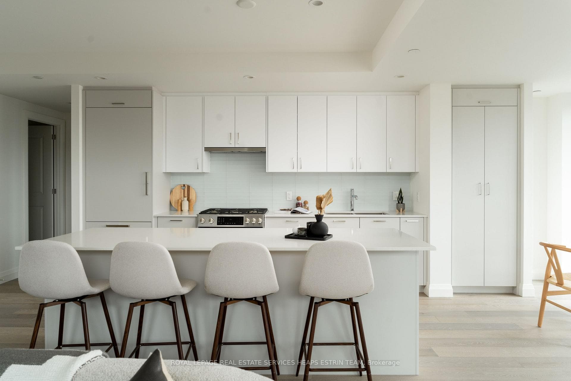 285 Avenue Road Unit 801 photo 6