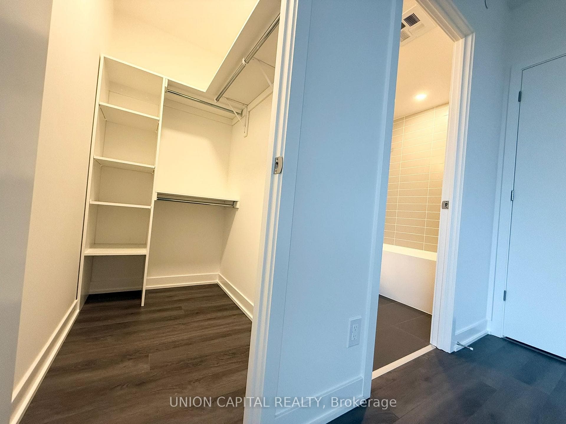 3071 Trafalgar Road Unit 704 photo 11