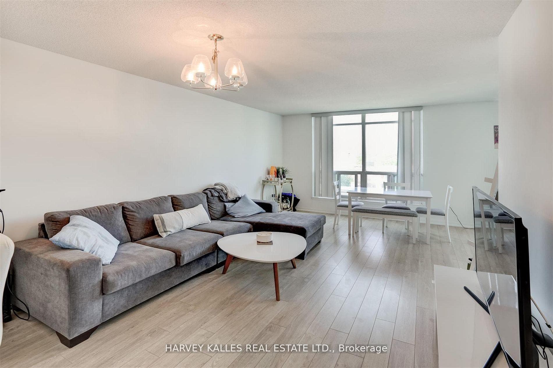 942 Yonge Street Unit 1018 photo 7