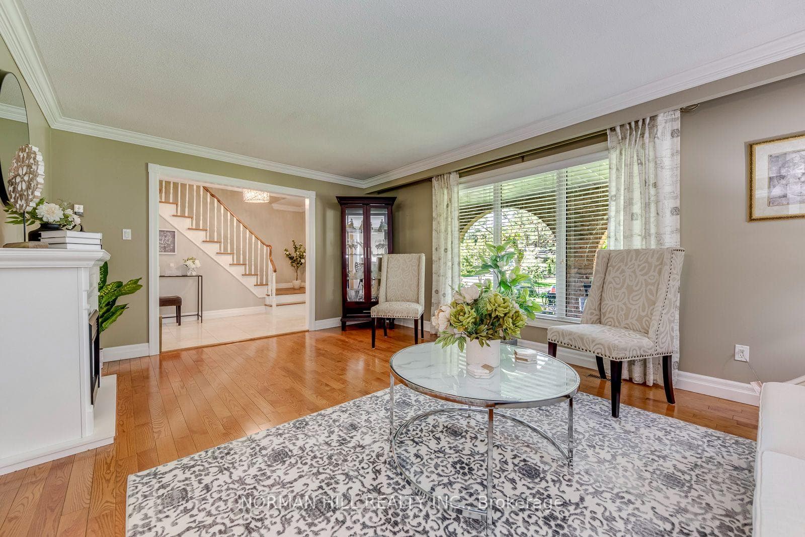 2491 Woburn Crescent photo 9
