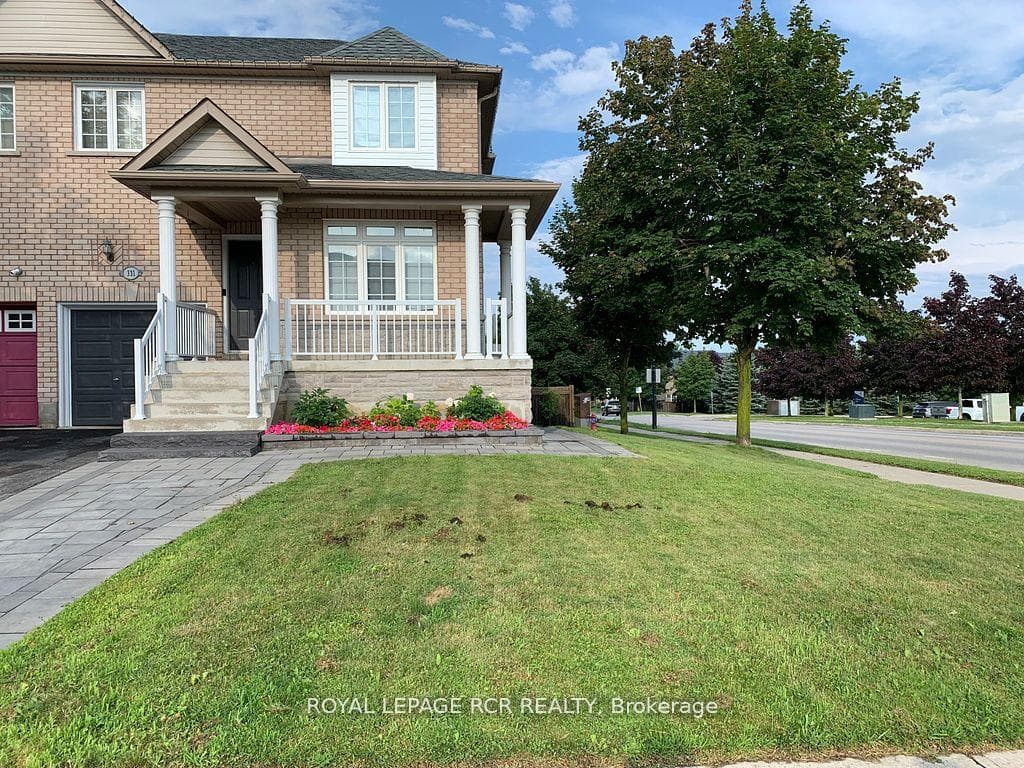 331 Spruce Grove Crescent photo 1