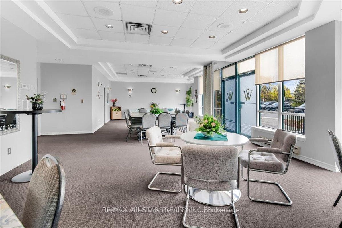711 Rossland Road Unit 1002 photo 28
