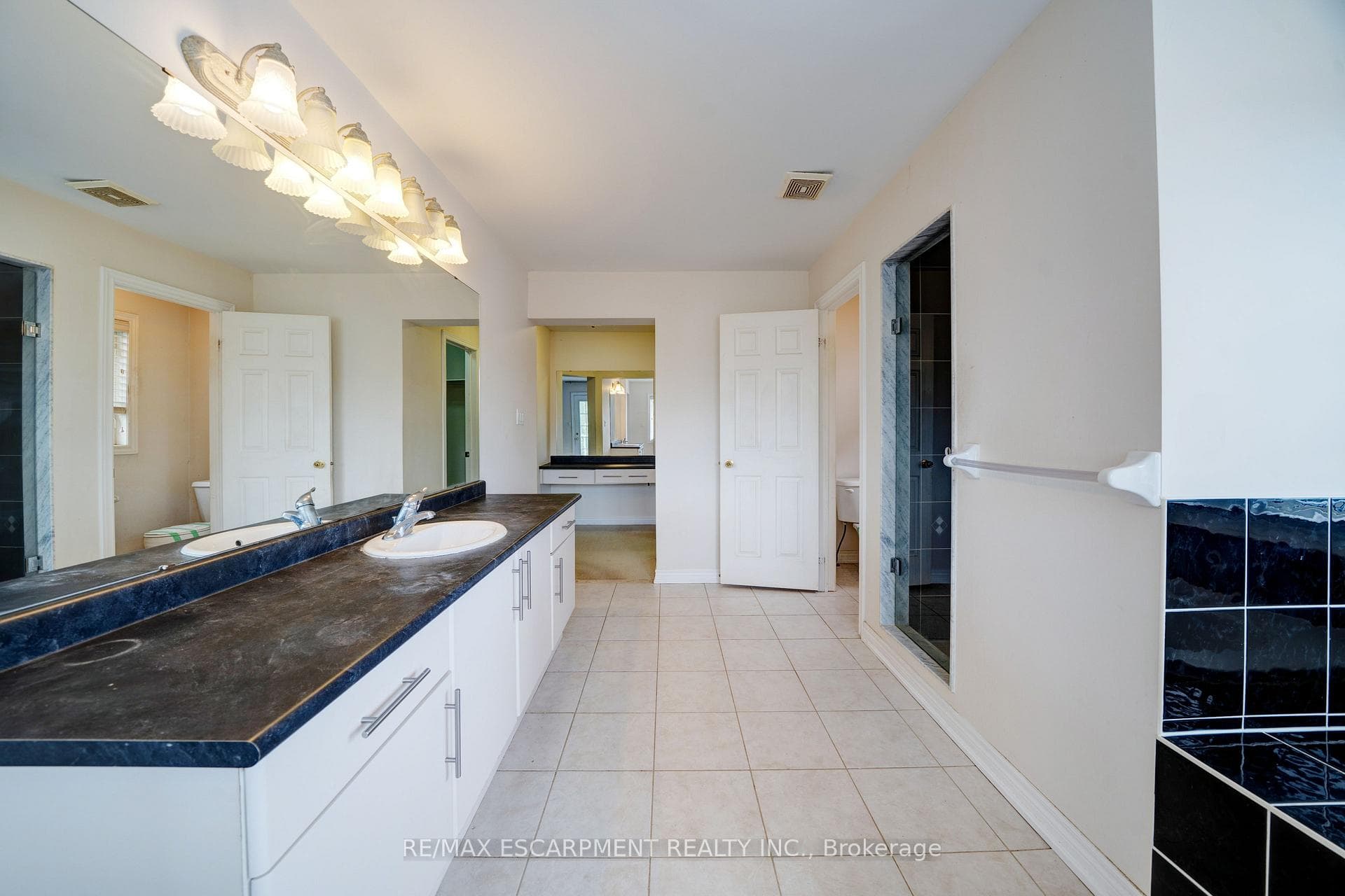 11 Belsey Lane photo 32