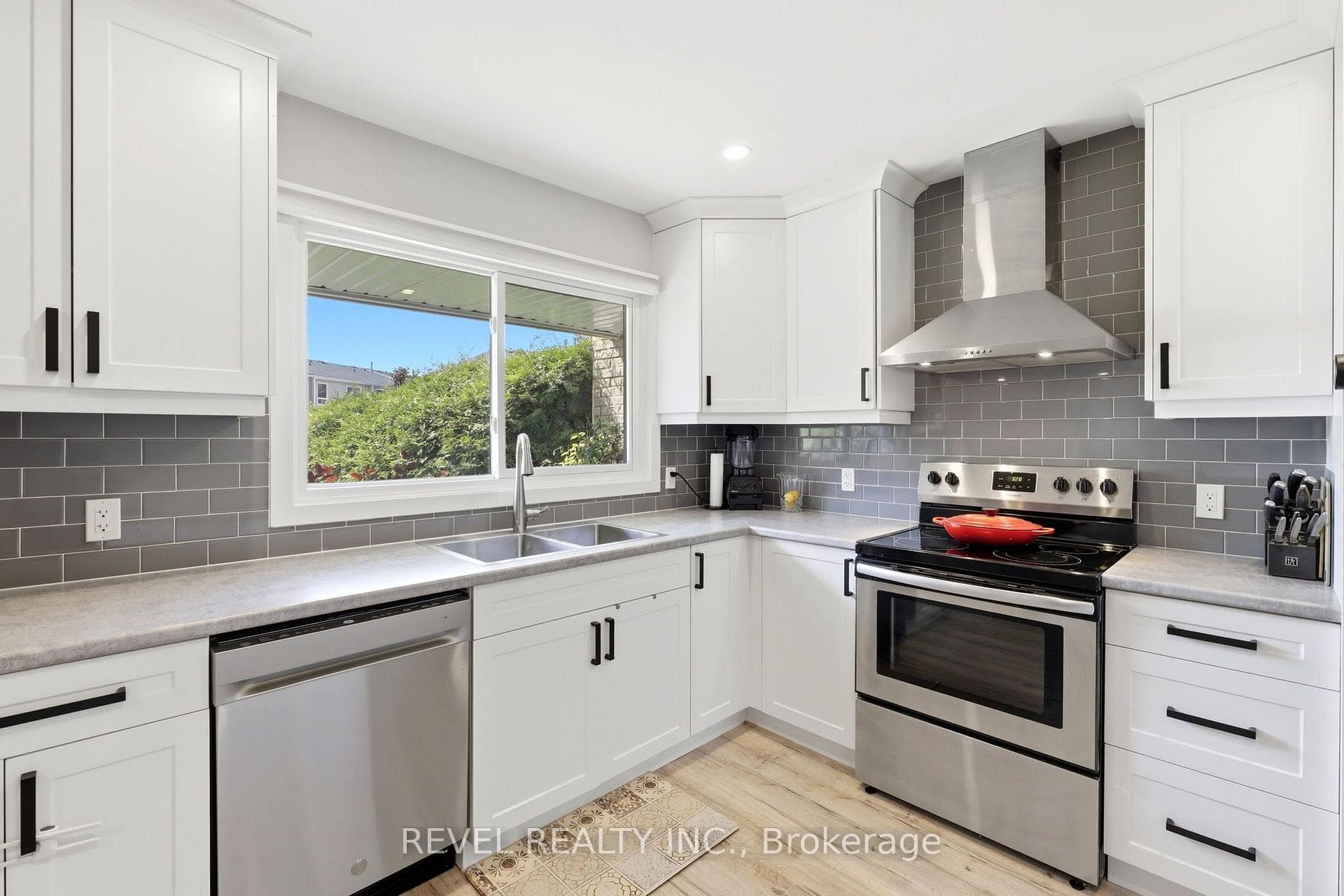 669 Osgoode Drive Unit 2 photo 9