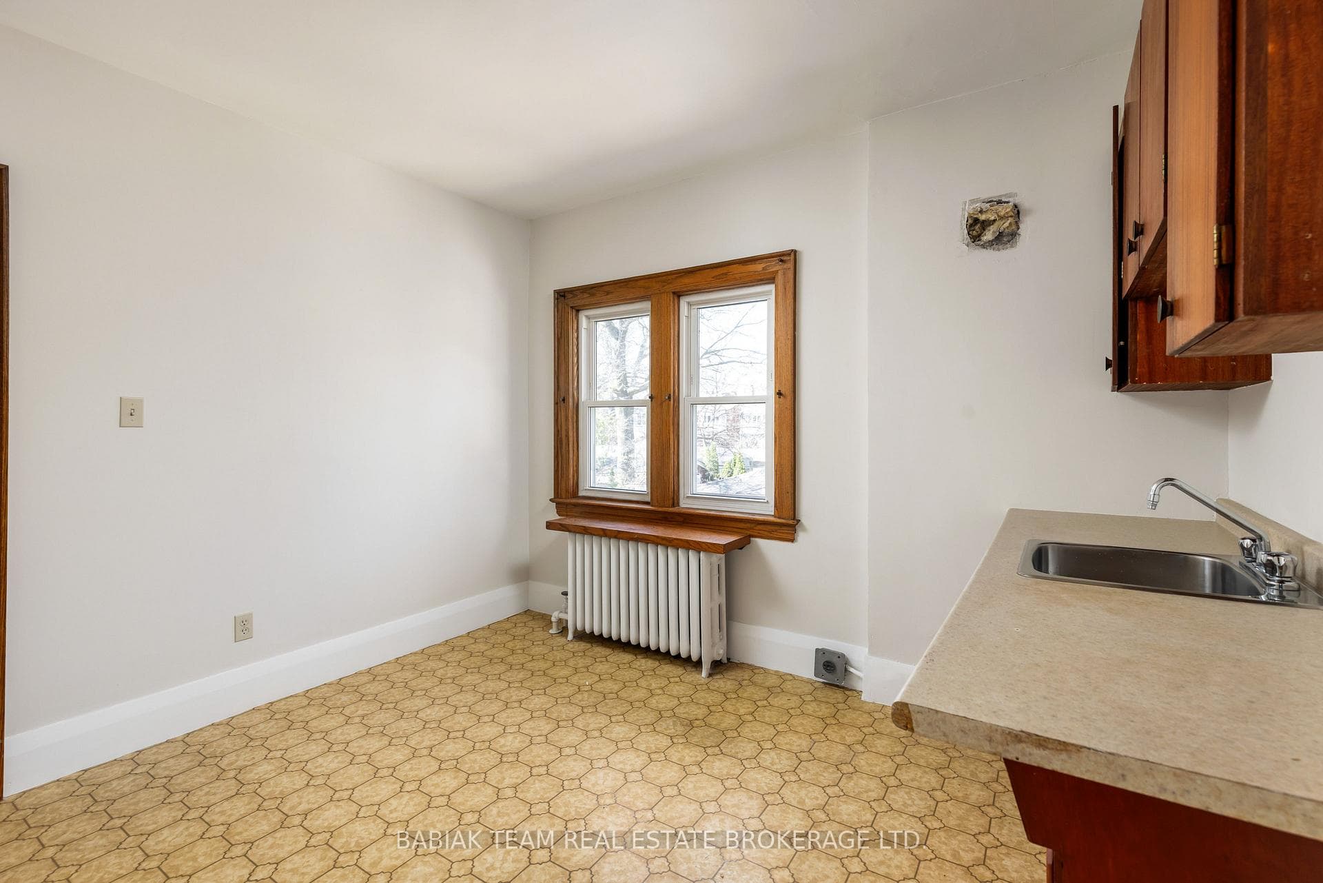 348 Runnymede Road photo 37