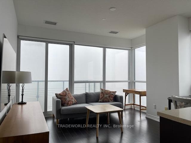 386 Yonge Street Unit 3615 photo 4