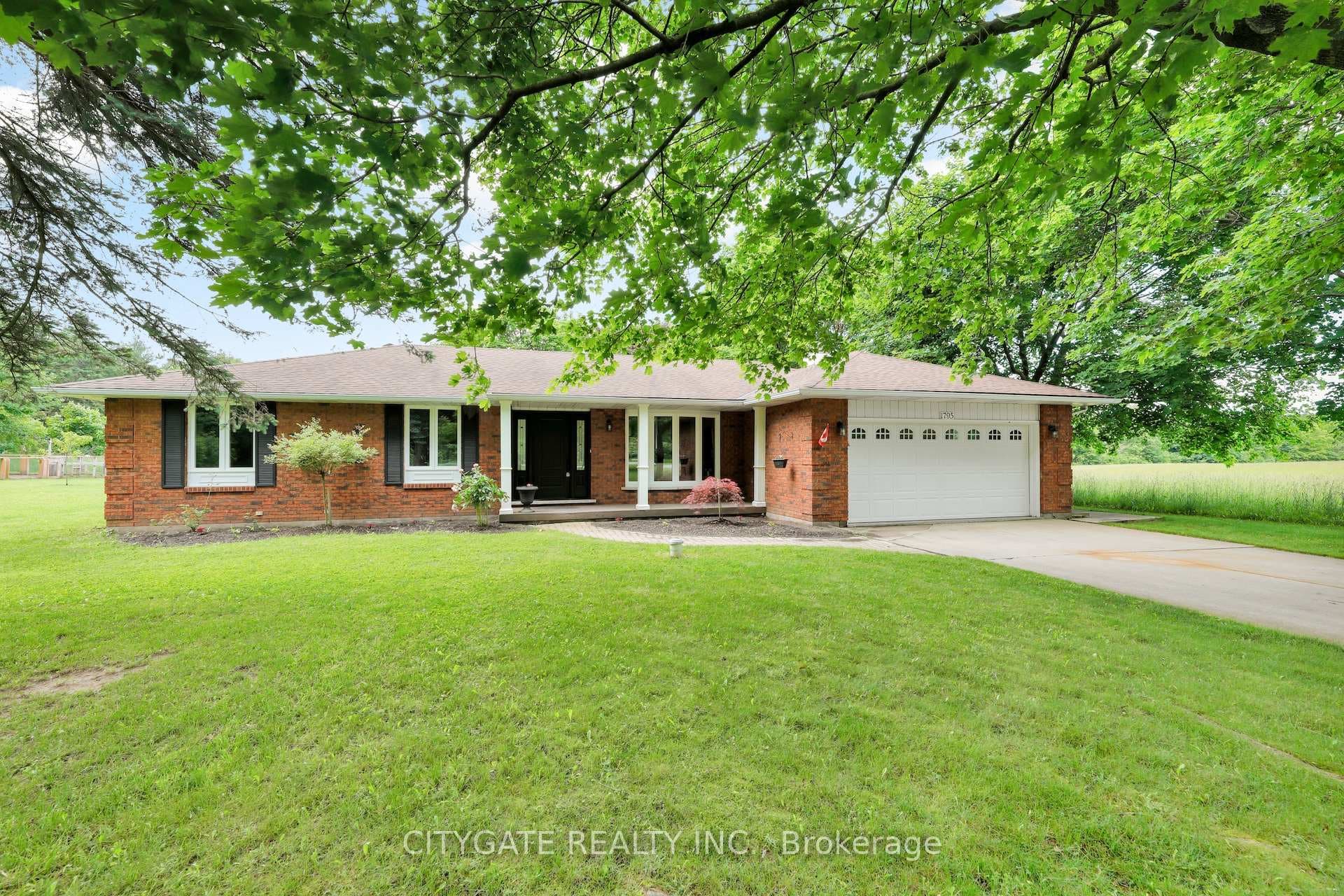 1795 Centre Road photo 2