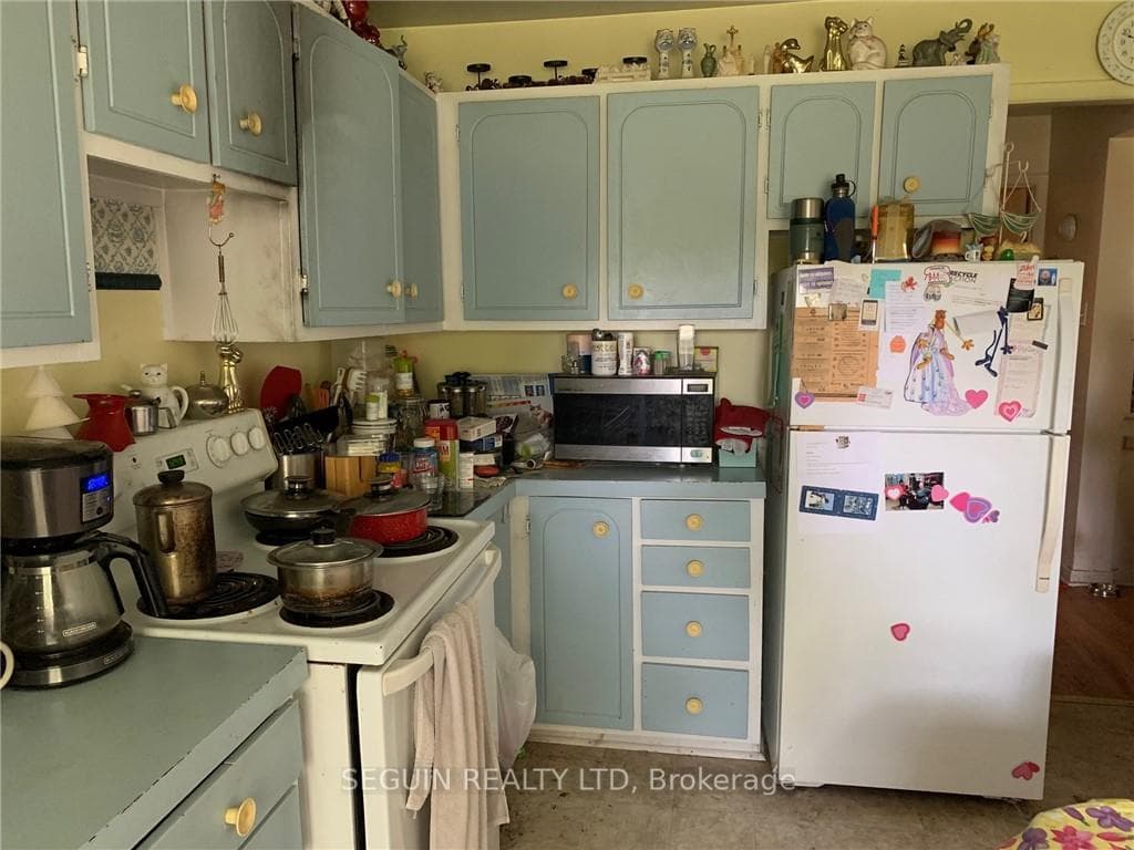 960 CARTIER Boulevard Unit 1 photo 3