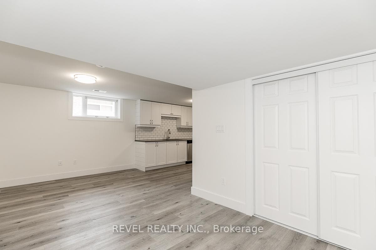 73 QUEEN Street Unit Lower photo 9