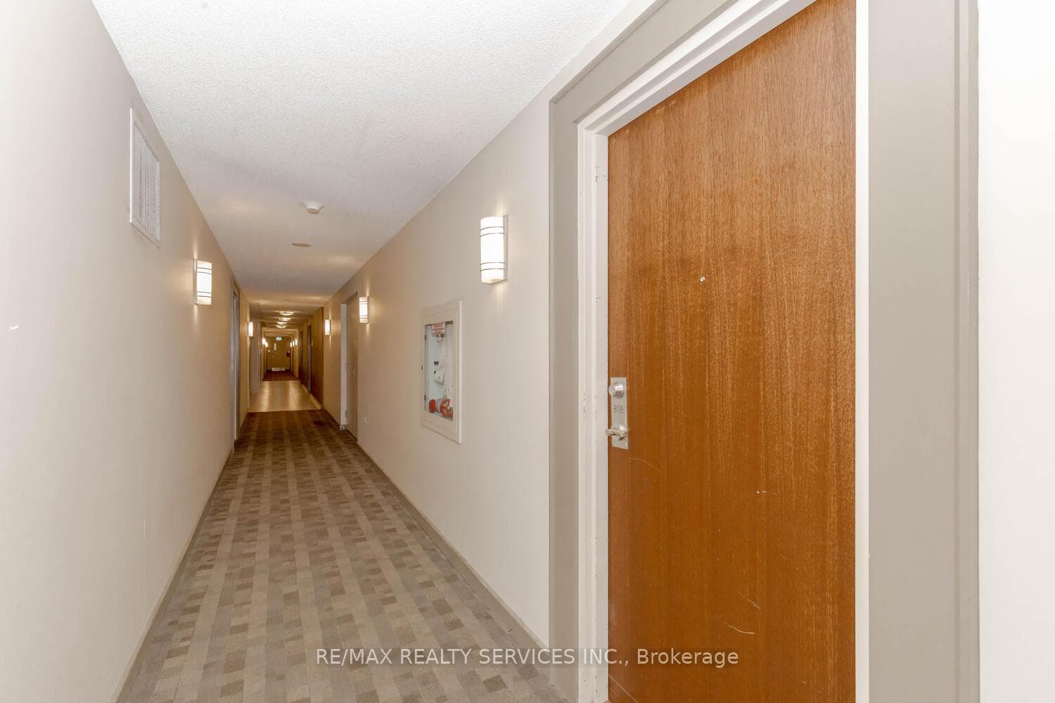 215 Queen Street Unit 808 photo 5