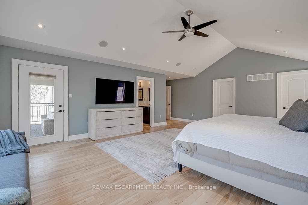 246 Pomona Avenue photo 24