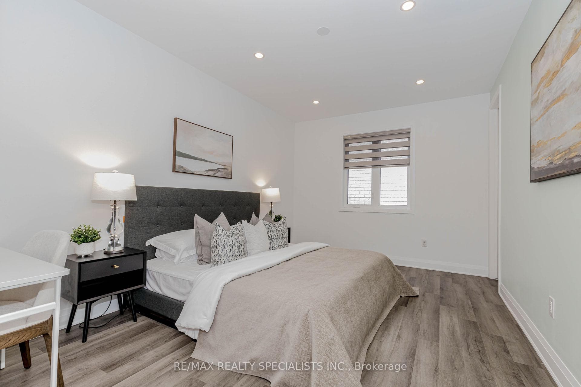 1411 Lobelia Crescent photo 35