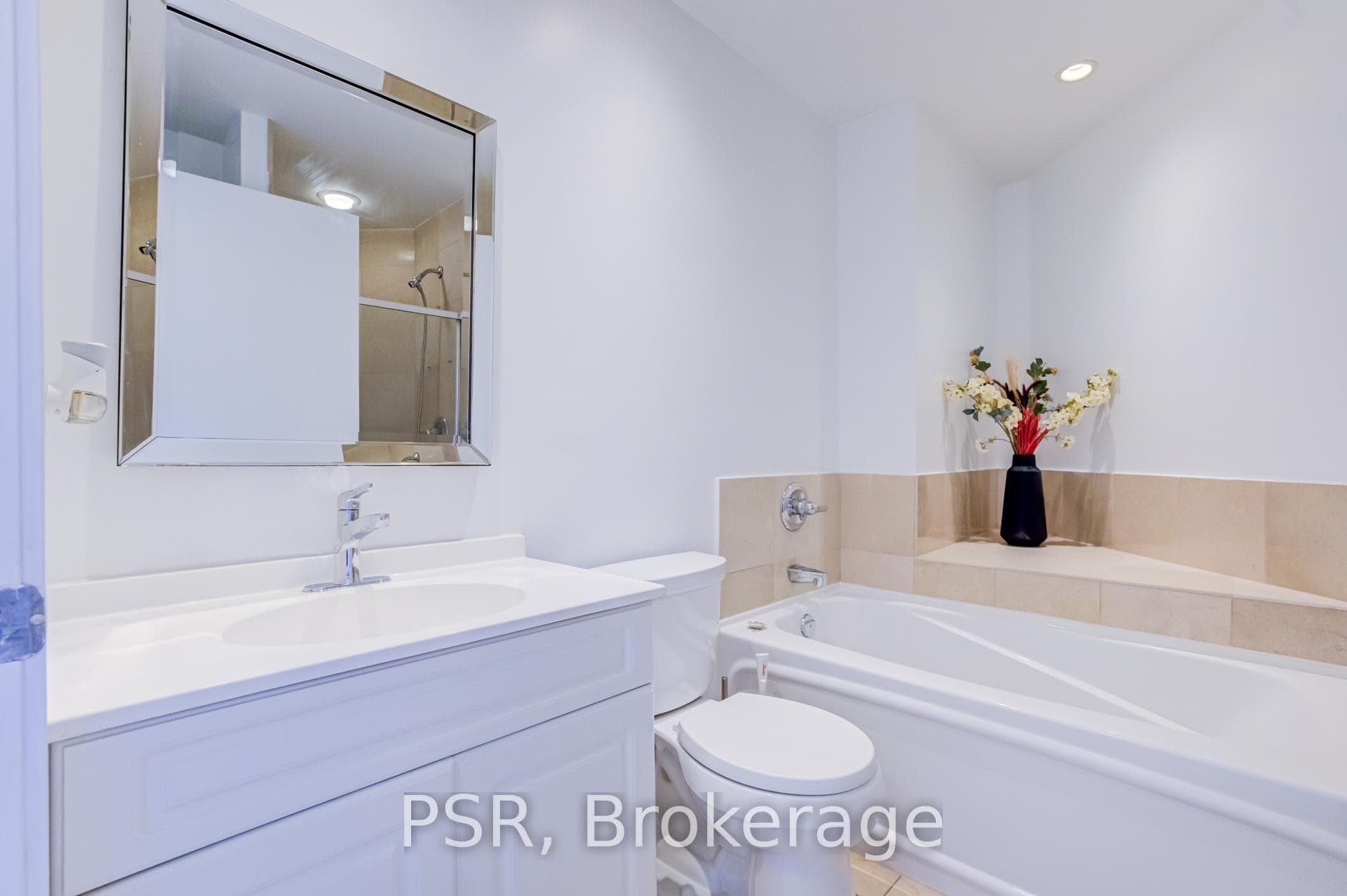 218 Queens Quay Unit 1506 photo 7