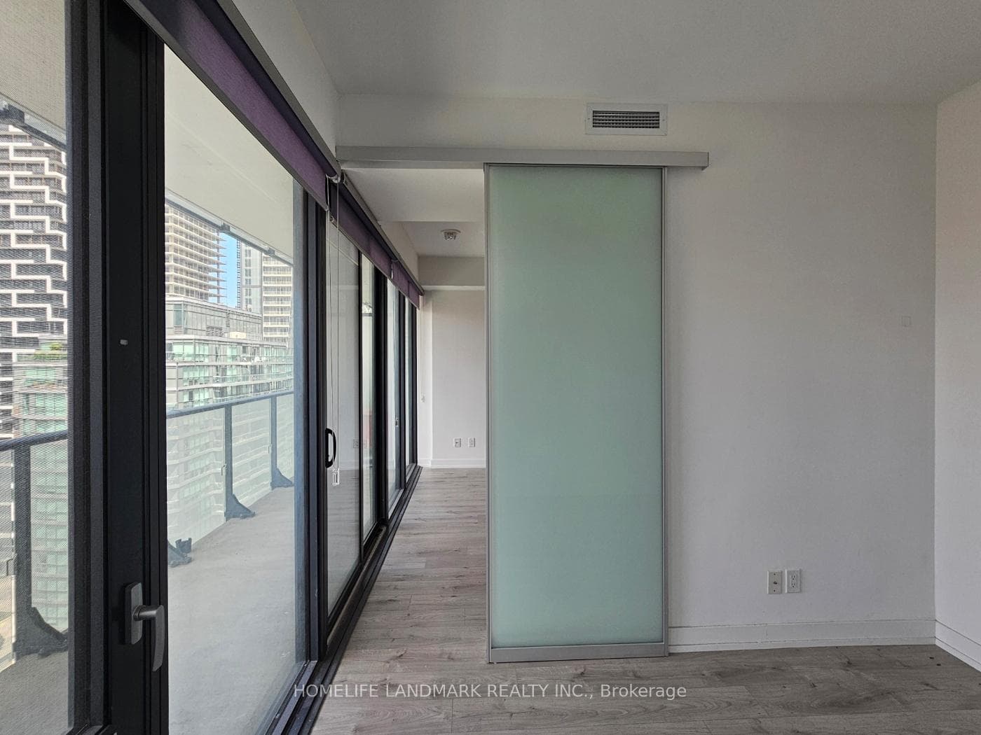 161 Roehampton Avenue Unit 1502 photo 8