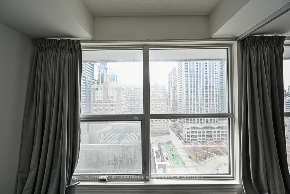 386 Yonge Street Unit 1021 photo 28
