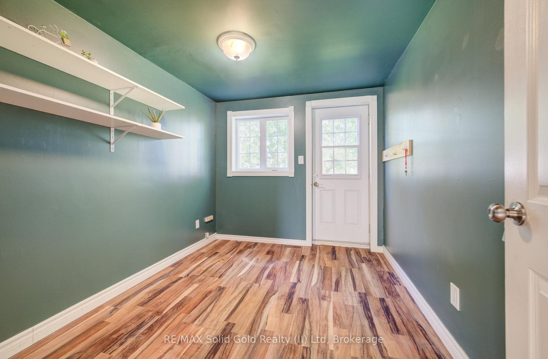 398 Boyne Avenue photo 5