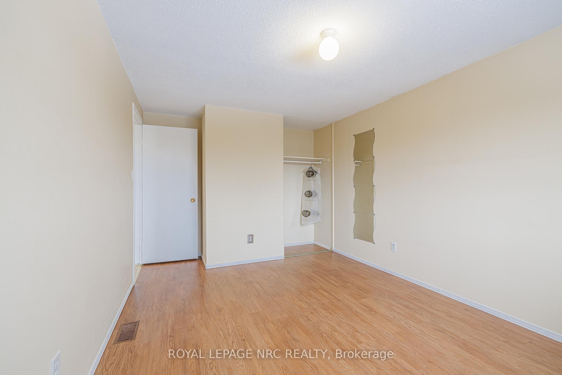 38 Buchanan Crescent photo 20