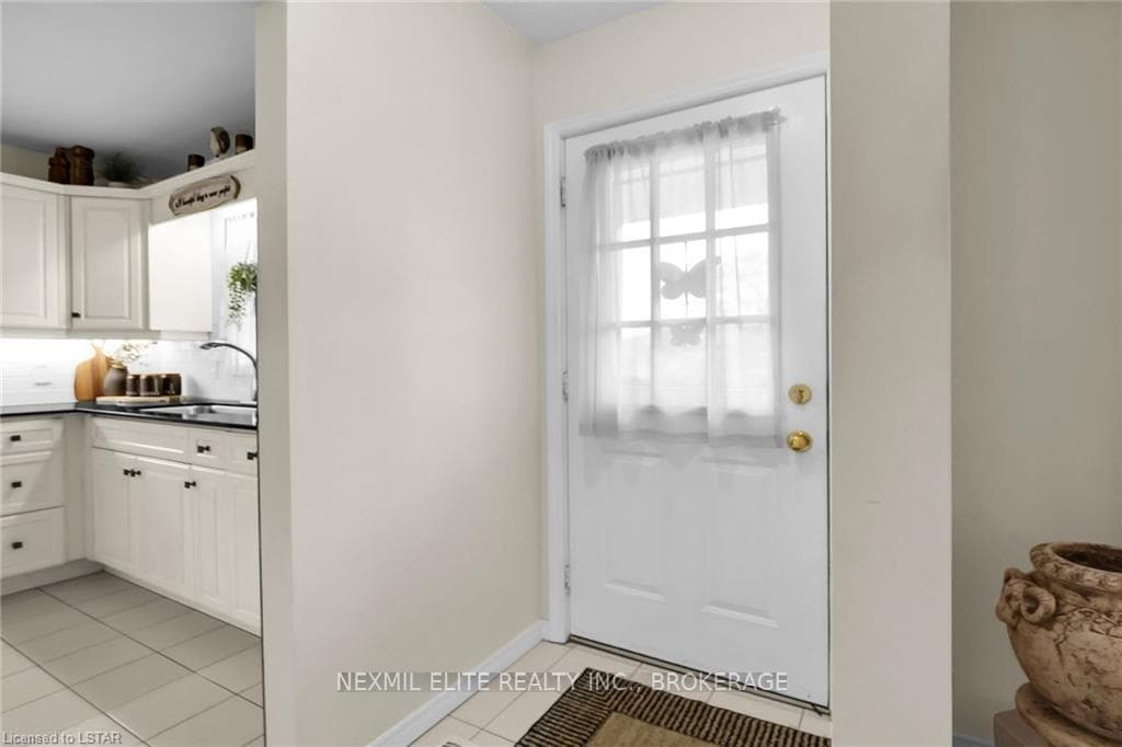 1610 JALNA Boulevard photo 5
