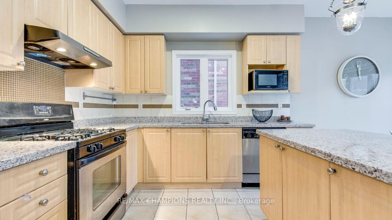 5435 Festival Drive photo 7