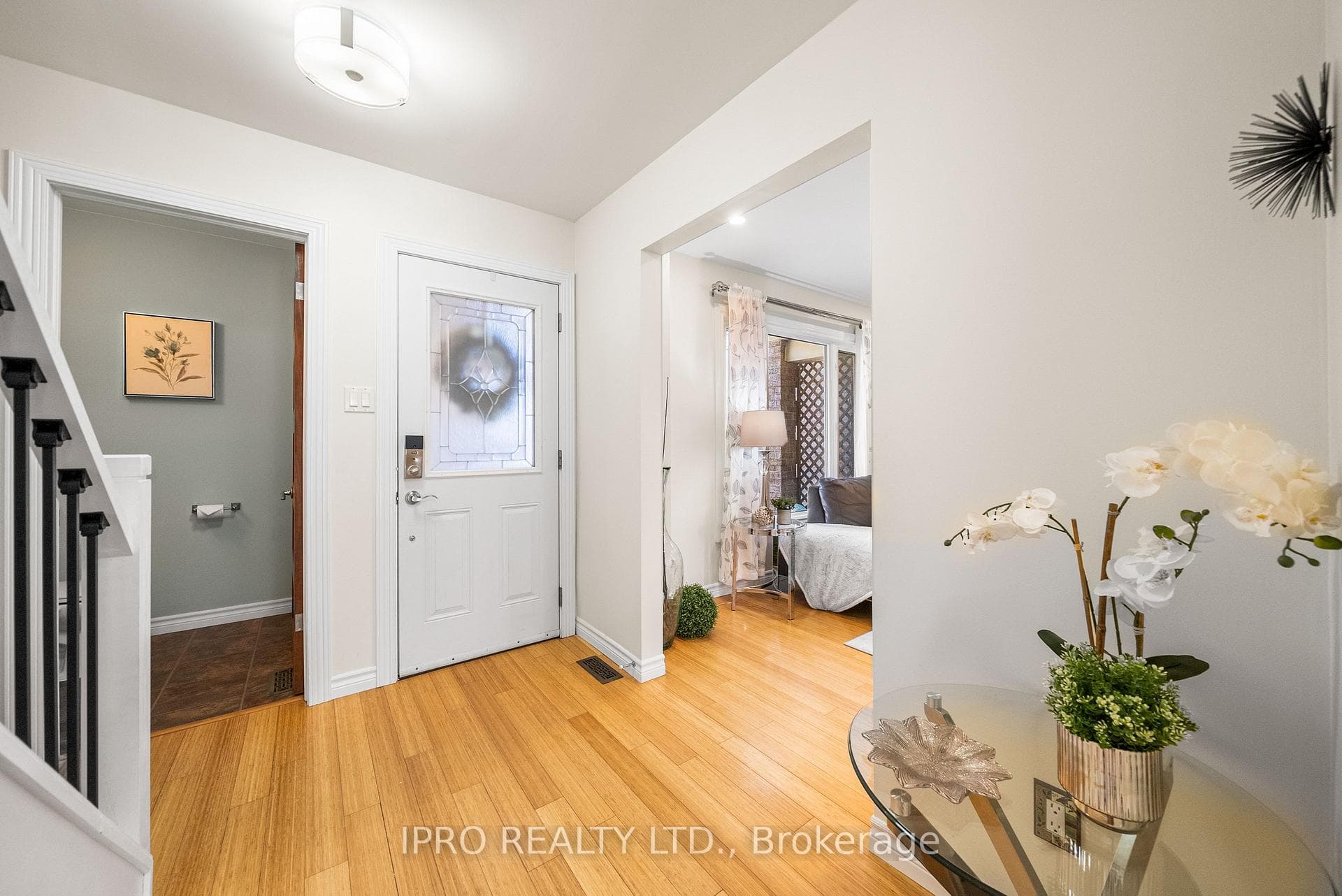 592 Roseheath Drive photo 4
