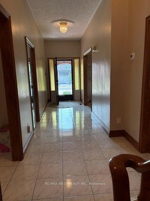 98 Jeanne Drive photo 3