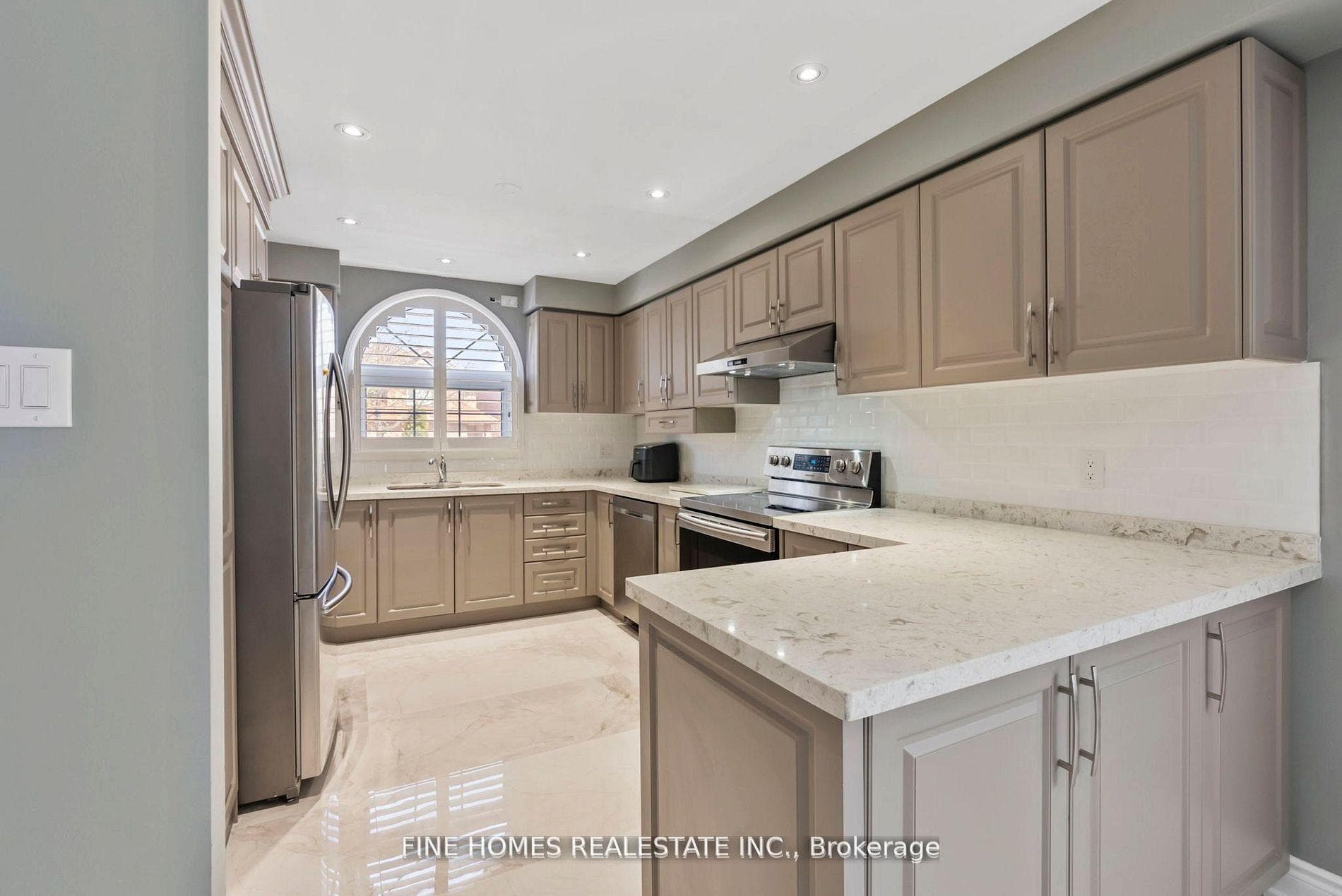 109 Angelina Avenue photo 8