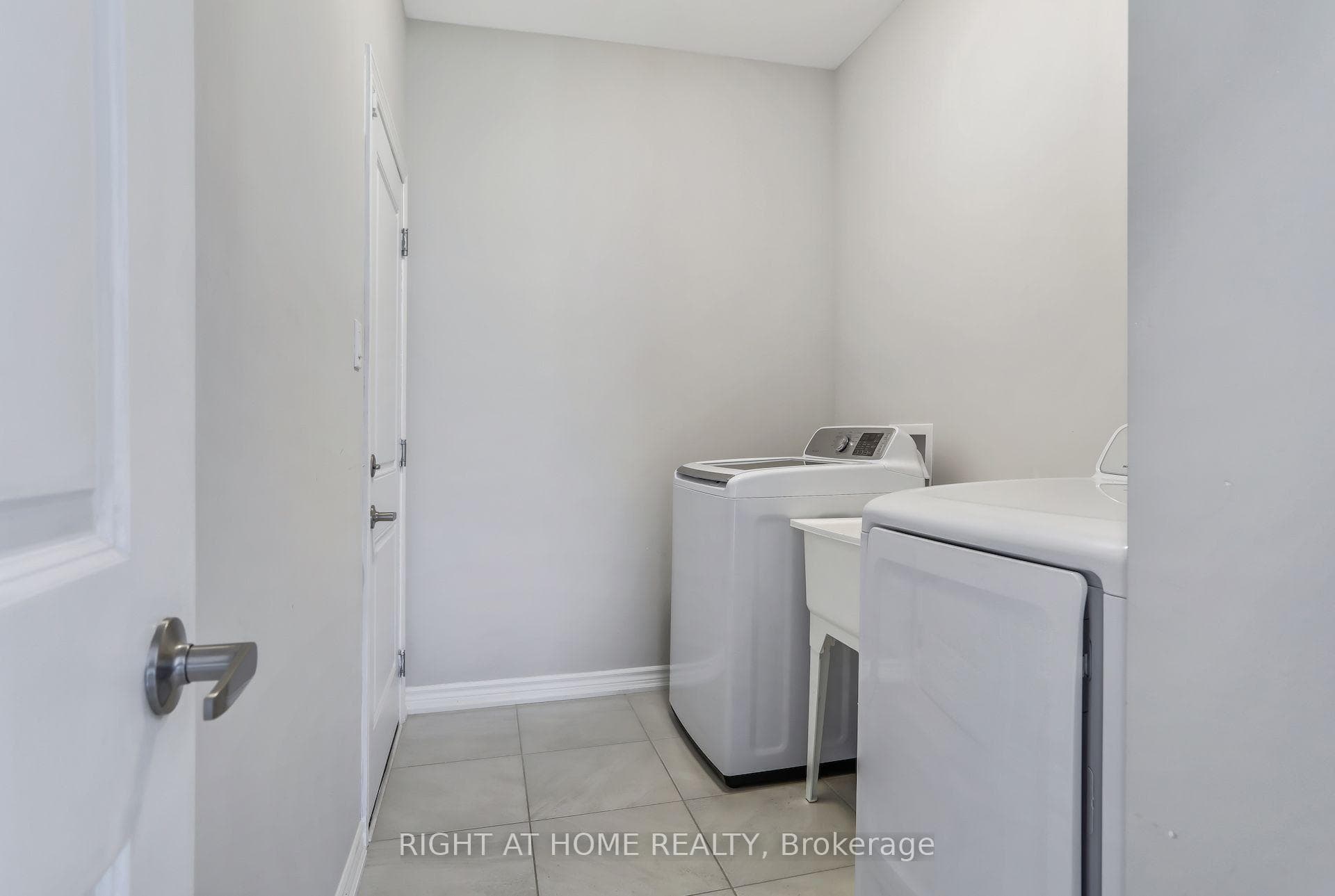 115 Delphi Court Unit 141 photo 29