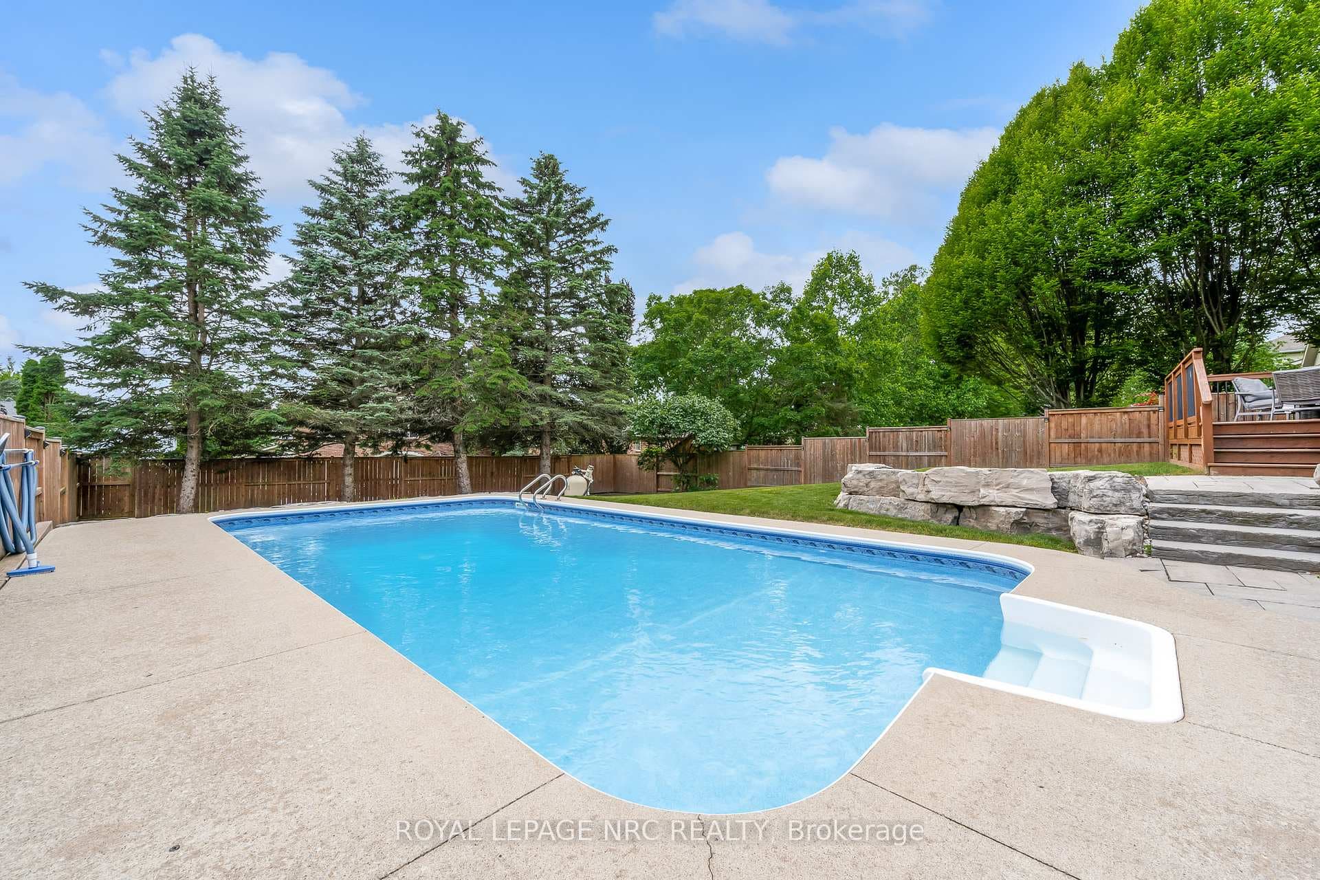 57 Millbridge Crescent photo 5