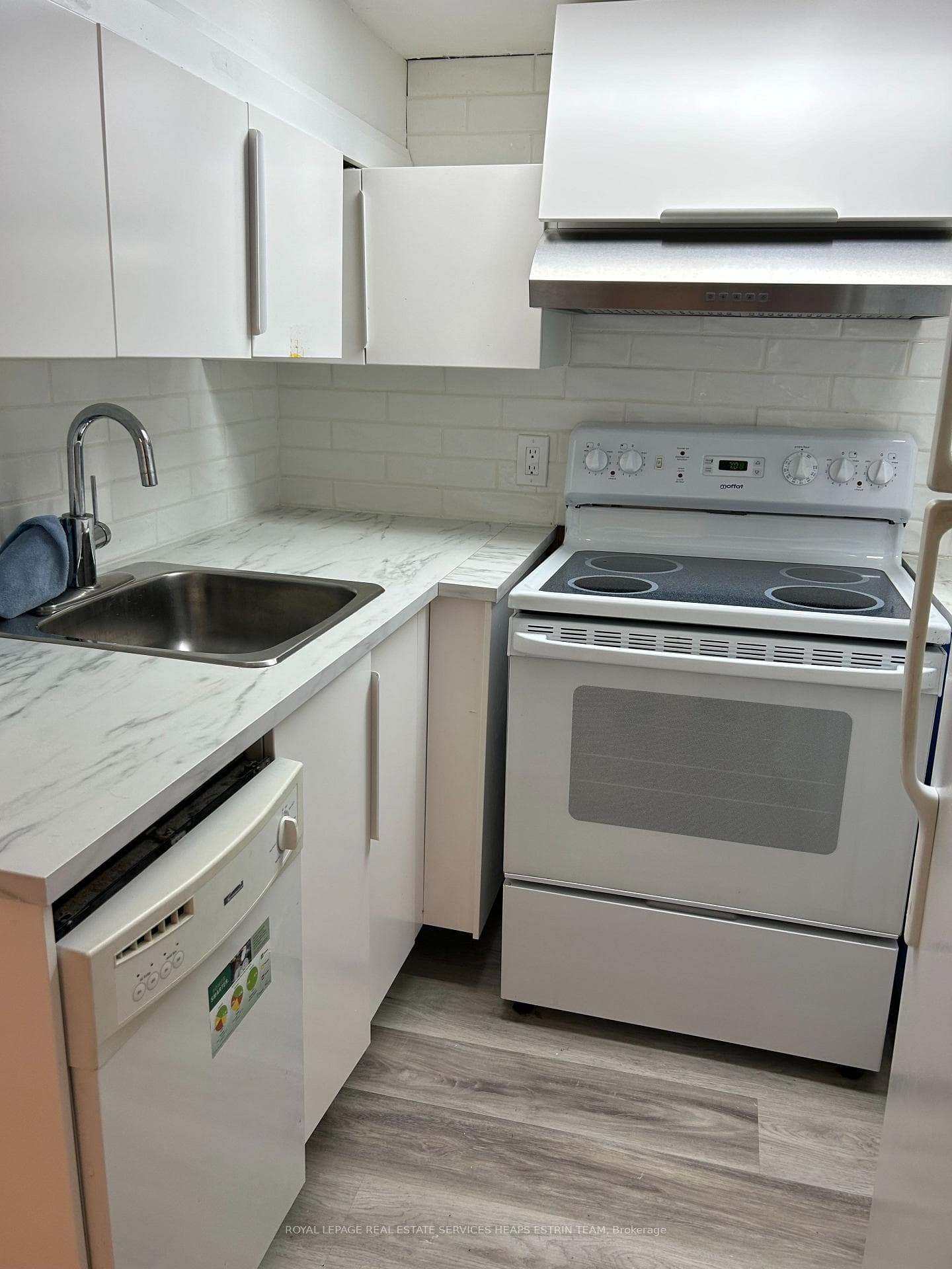330 St Clair Avenue Unit Lower photo 6