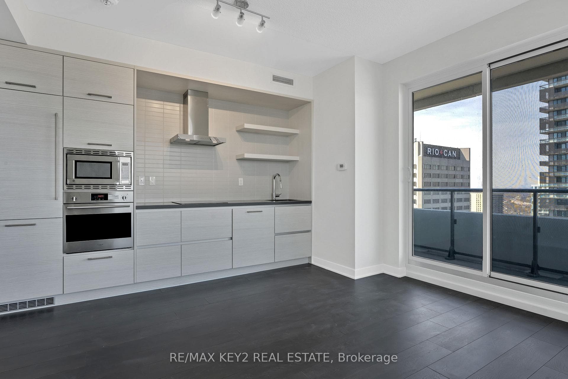 2221 Yonge Street Unit 3402 photo 4