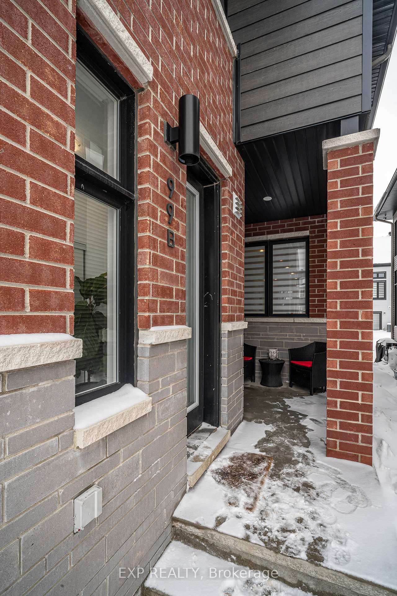 Separate entrance to lower unit