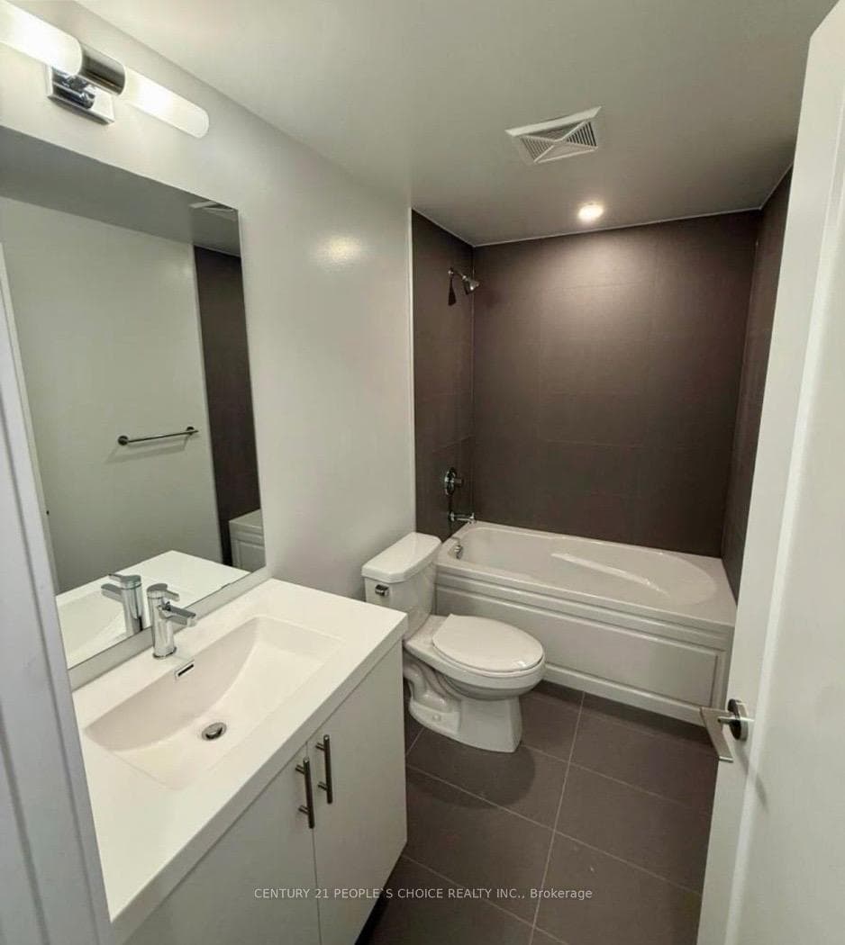 2545 Simcoe Street Unit 306 photo 13