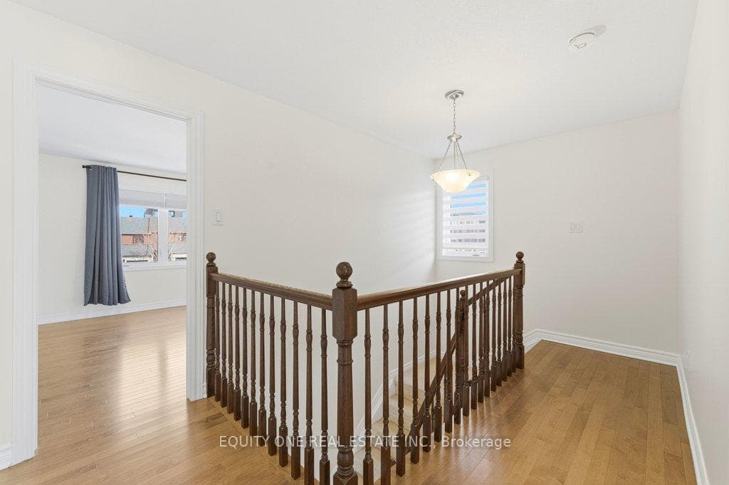 132 Onyx Crescent photo 23