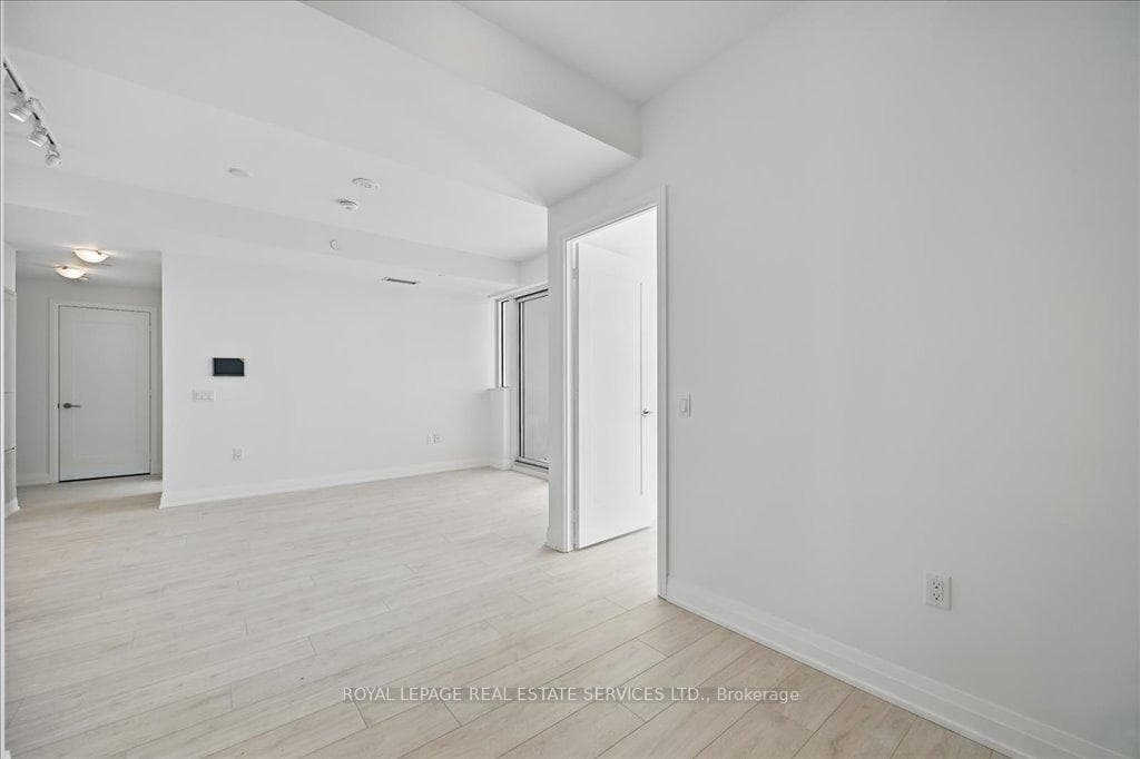 412 Silver Maple Road Unit 618 photo 16