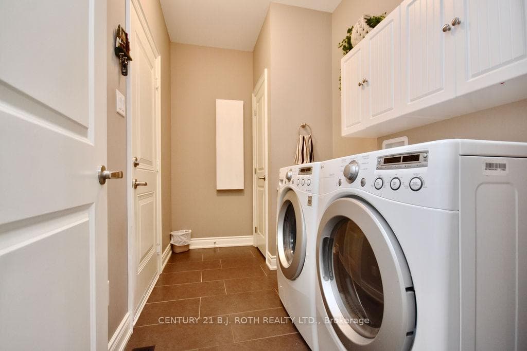 3124 Emperor Drive photo 4