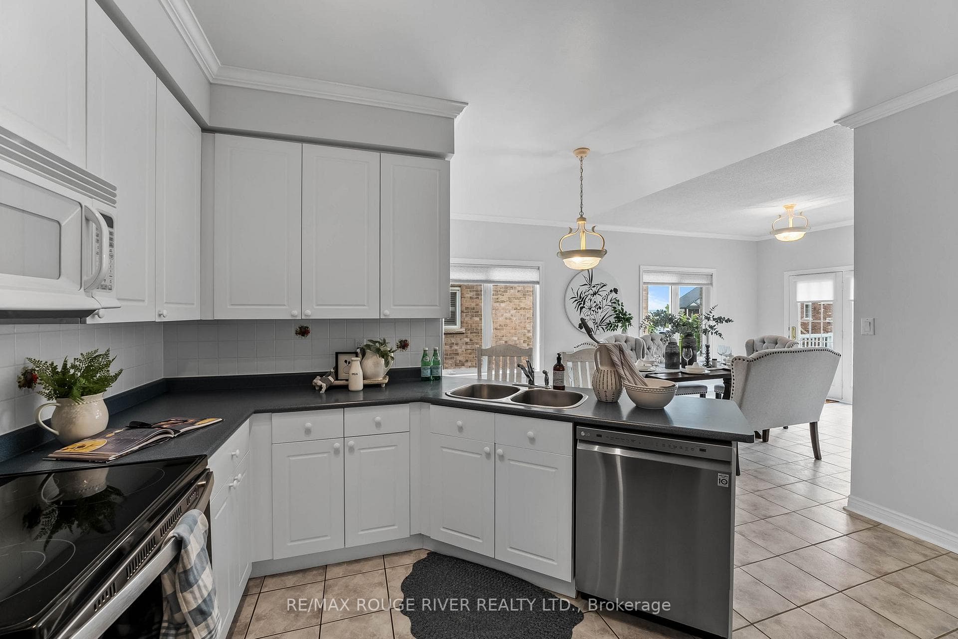 49 Waterbury Crescent photo 14