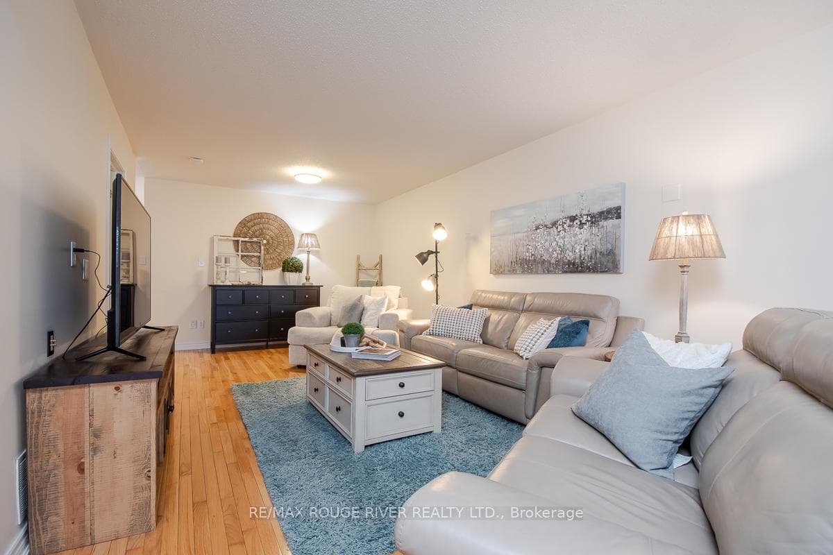 13 Daiseyfield Avenue photo 6