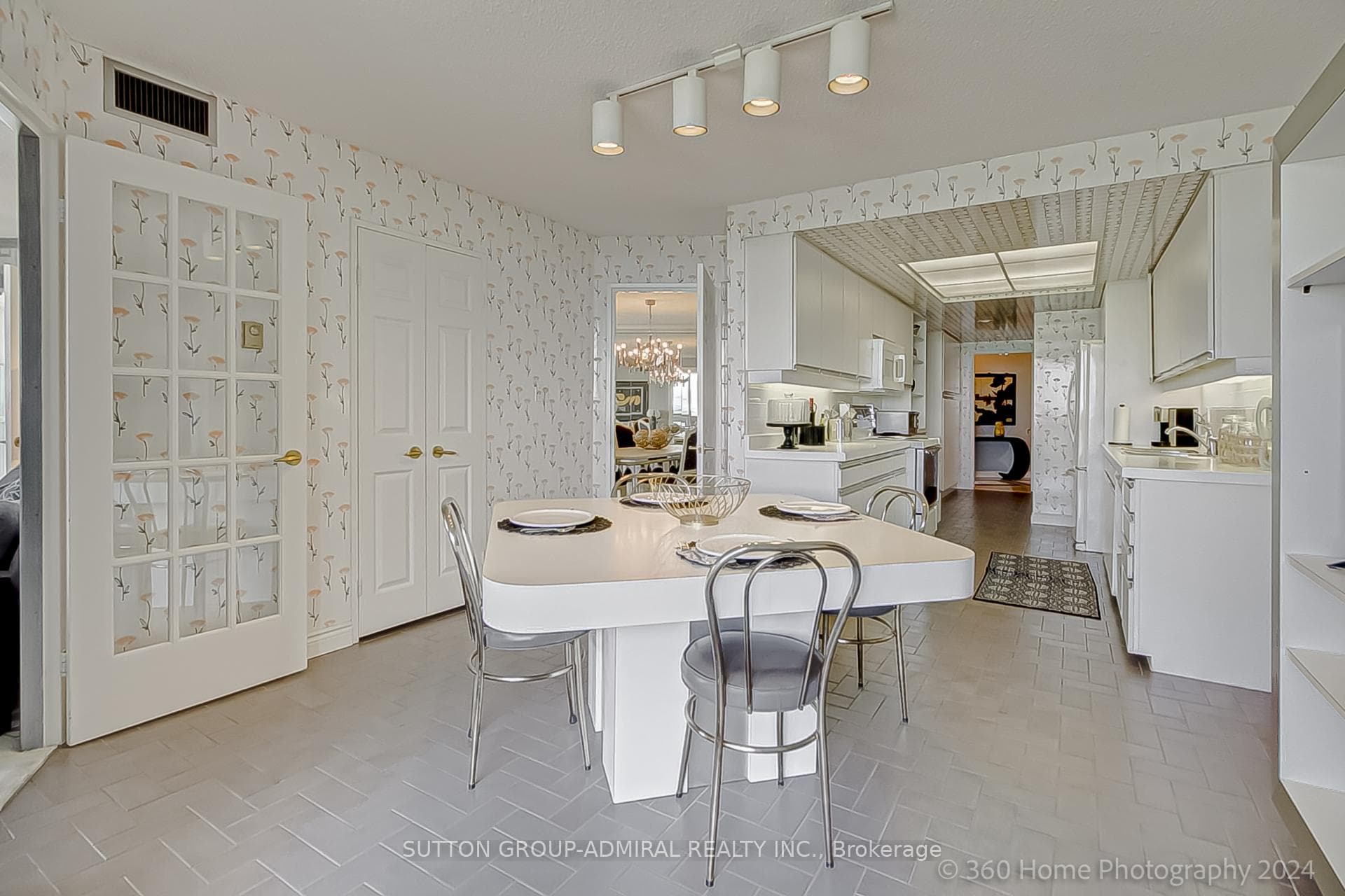 85 Skymark Drive Unit 606 photo 10