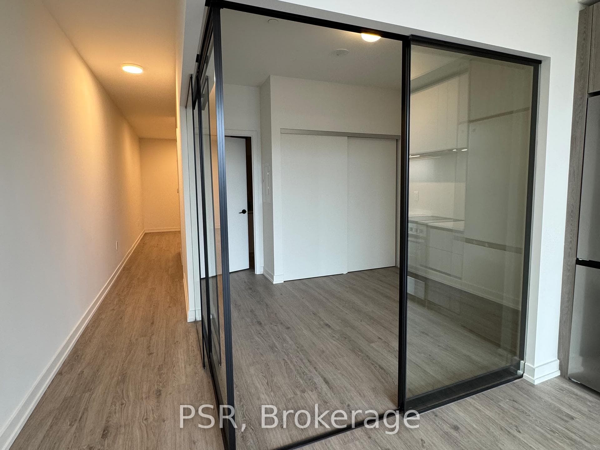 181 Sterling Road Unit 512 photo 8