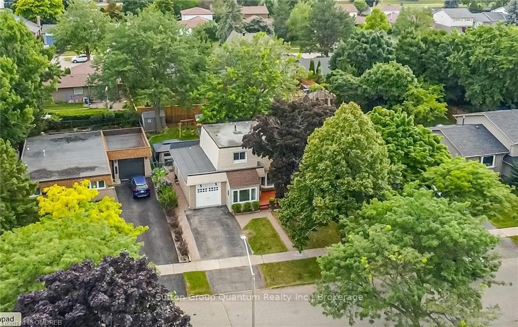 2516 MERRINGTON Crescent photo 39