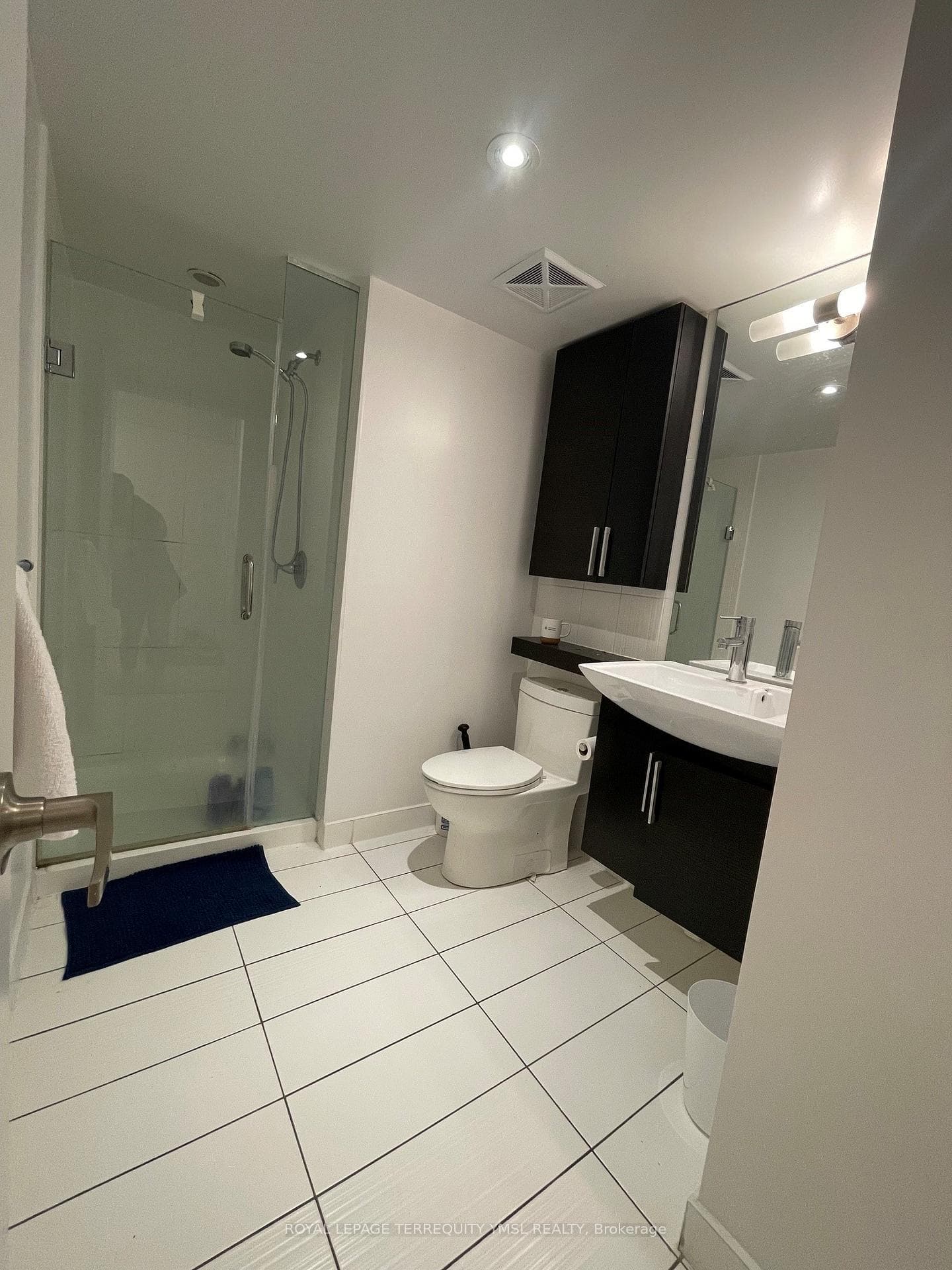 2nd bathroom
