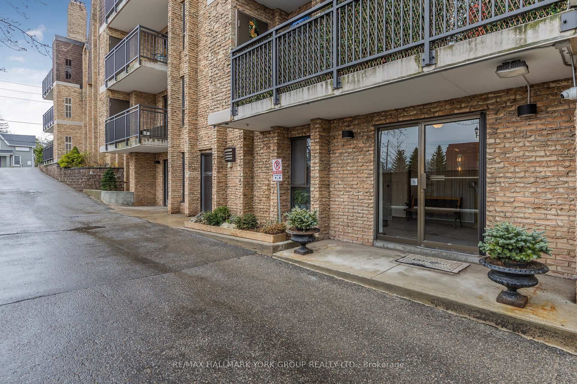 15390 Yonge Street Unit 202 photo 30