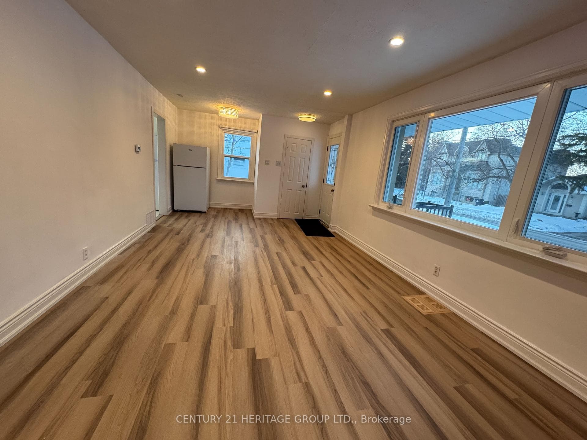 119 Nipigon Avenue Unit Main photo 3