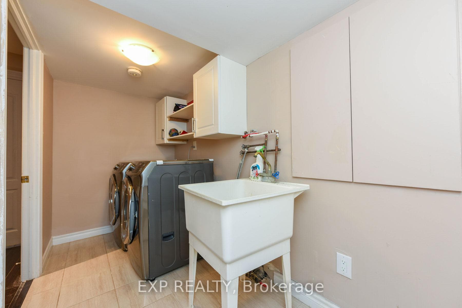 93 NATHANIEL Crescent photo 3