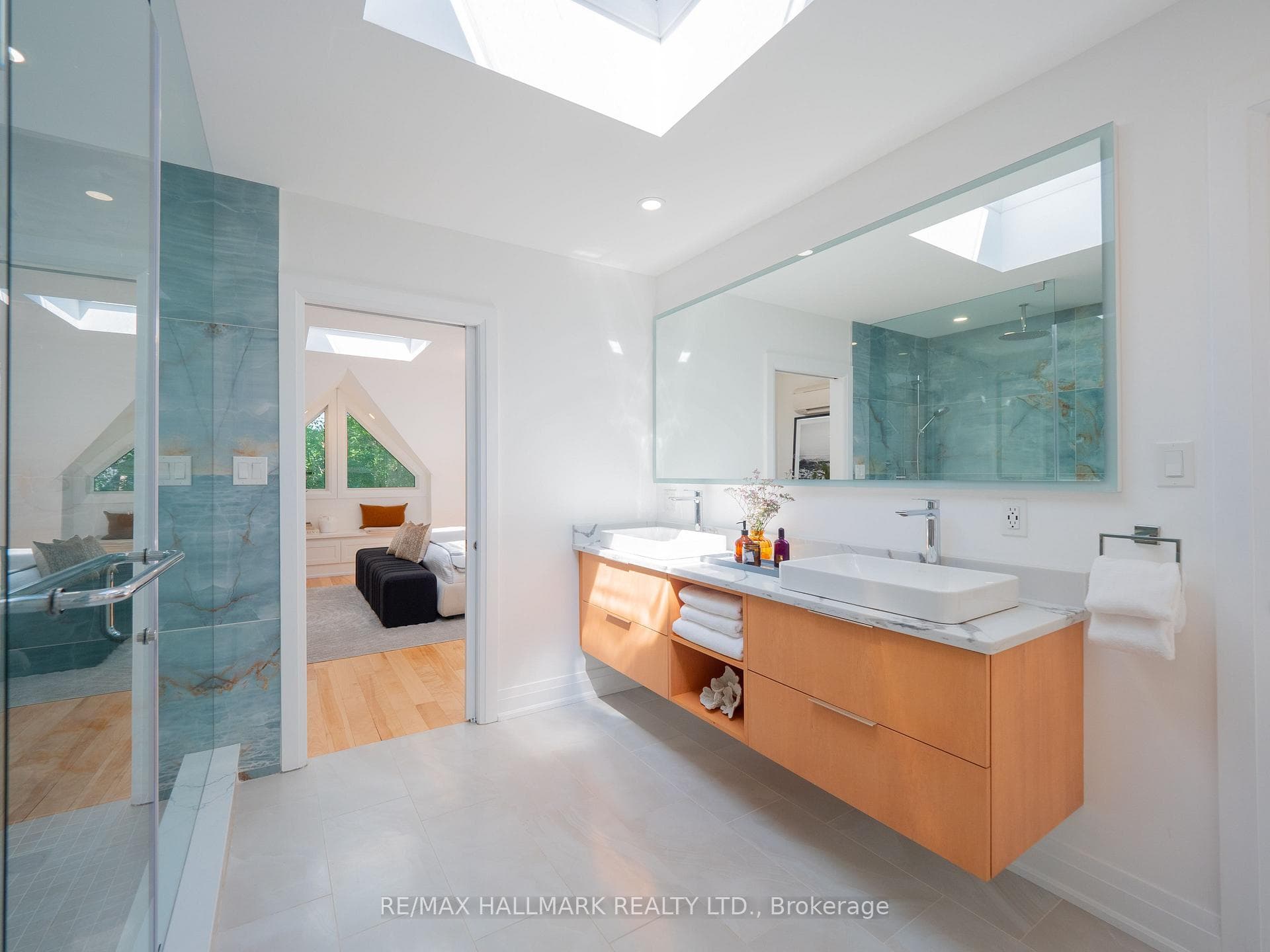 65 Hampton Avenue photo 34